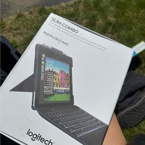 Logitech Slim Combo Black Tablet Keyboard for iPad Pro (10.5-inch)